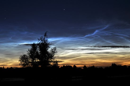 Lichtende nachtwolken. Foto gemaakt door Rob Jastrzebeski in De Bilt.